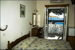 Ilios בית הארחה 2*